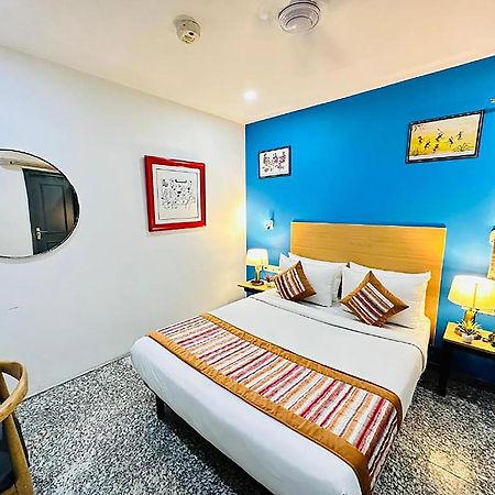 Hotel Golden Saffron By Qotel-Punjabi Bagh Нью-Делі Екстер'єр фото