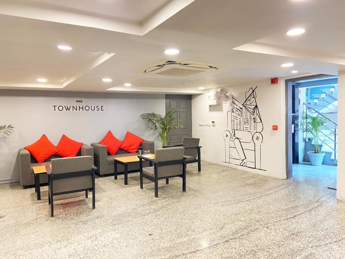 Hotel Golden Saffron By Qotel-Punjabi Bagh Нью-Делі Екстер'єр фото