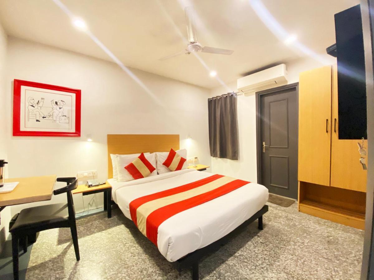 Hotel Golden Saffron By Qotel-Punjabi Bagh Нью-Делі Екстер'єр фото