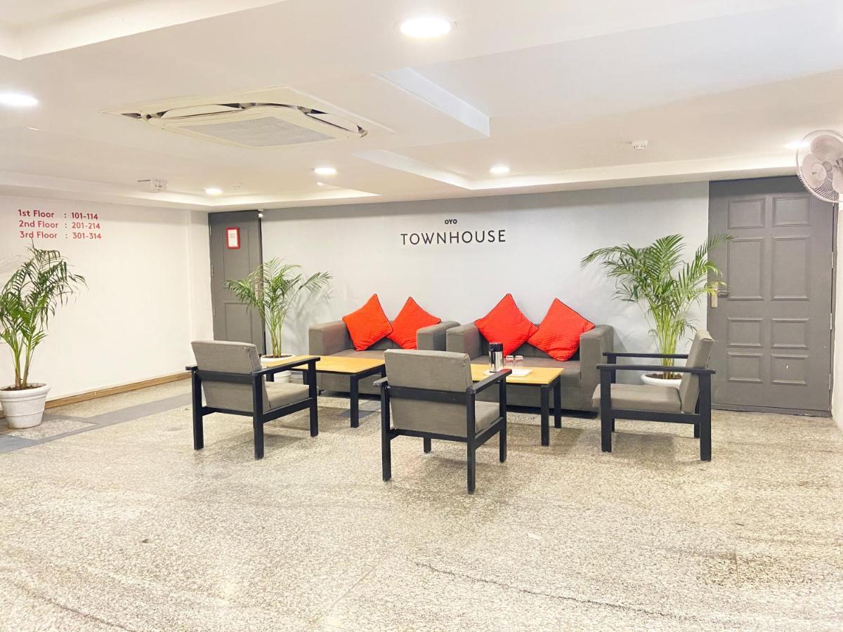 Hotel Golden Saffron By Qotel-Punjabi Bagh Нью-Делі Екстер'єр фото