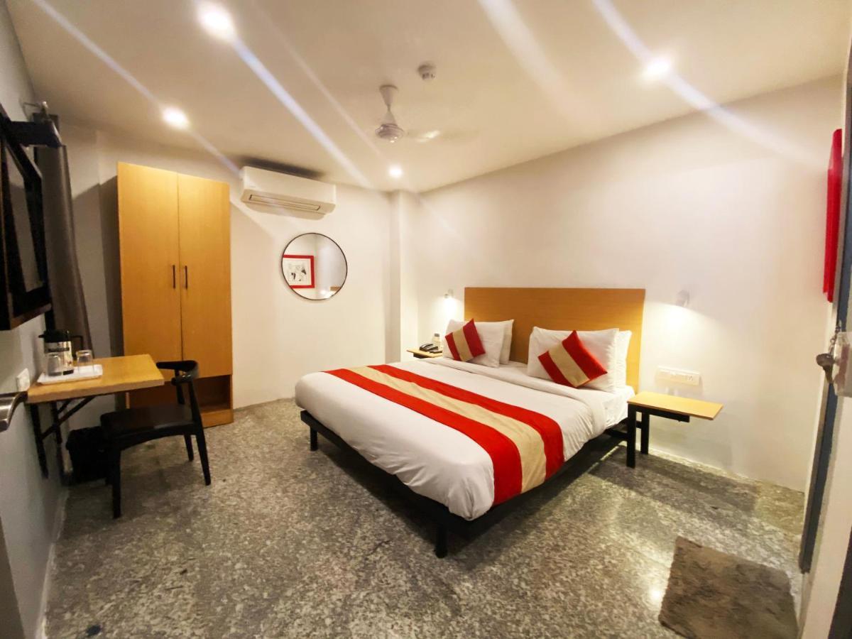 Hotel Golden Saffron By Qotel-Punjabi Bagh Нью-Делі Екстер'єр фото