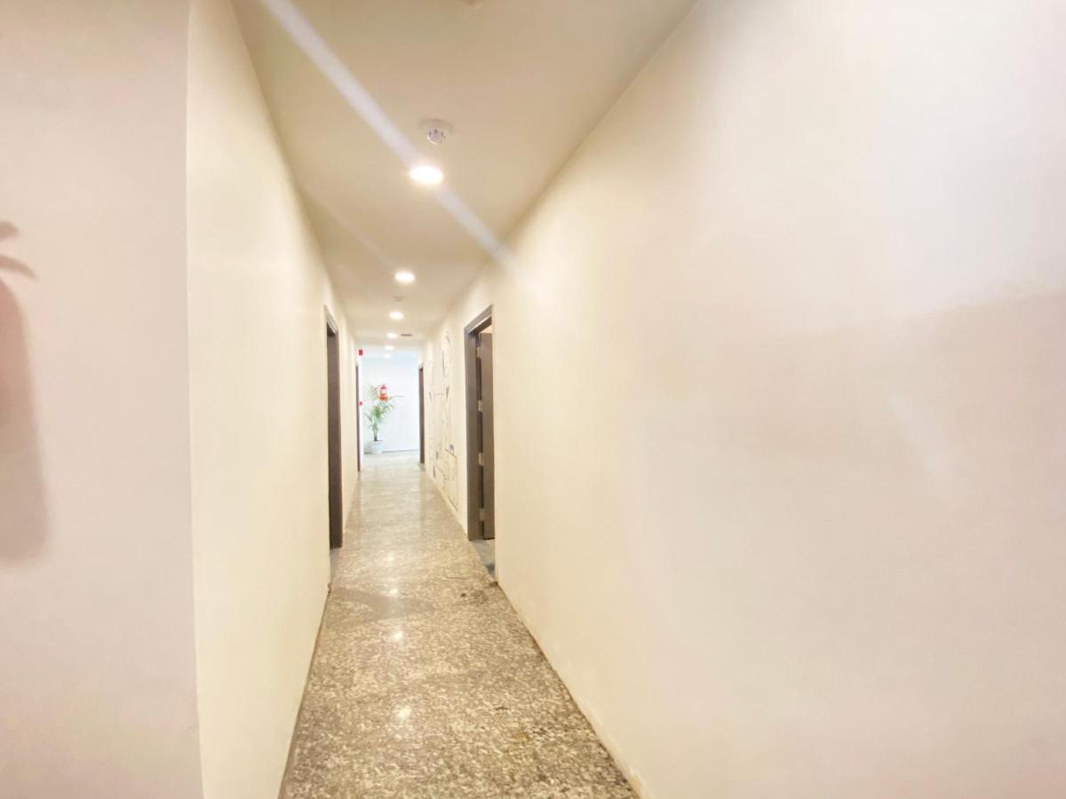 Hotel Golden Saffron By Qotel-Punjabi Bagh Нью-Делі Екстер'єр фото