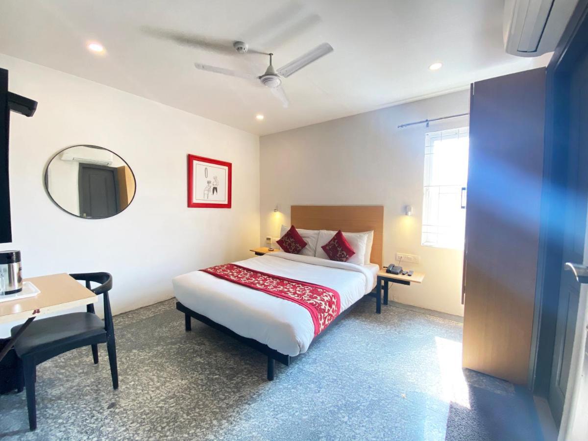 Hotel Golden Saffron By Qotel-Punjabi Bagh Нью-Делі Екстер'єр фото