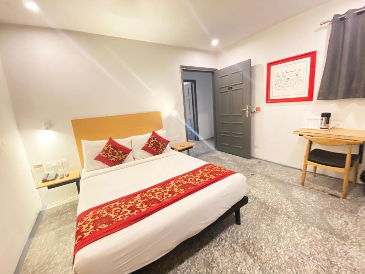 Hotel Golden Saffron By Qotel-Punjabi Bagh Нью-Делі Екстер'єр фото