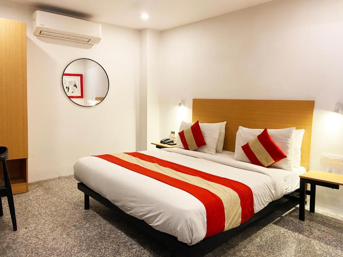 Hotel Golden Saffron By Qotel-Punjabi Bagh Нью-Делі Екстер'єр фото