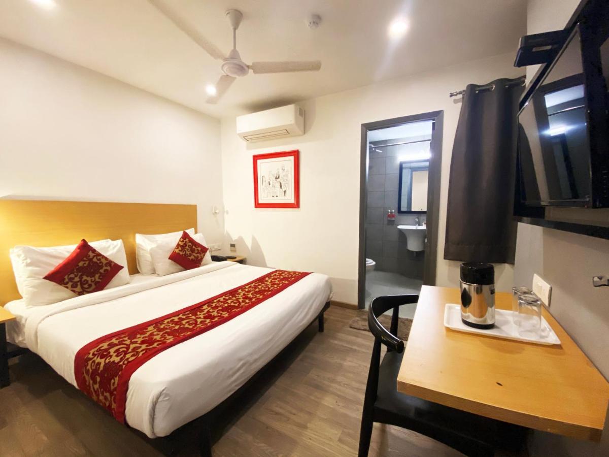 Hotel Golden Saffron By Qotel-Punjabi Bagh Нью-Делі Екстер'єр фото