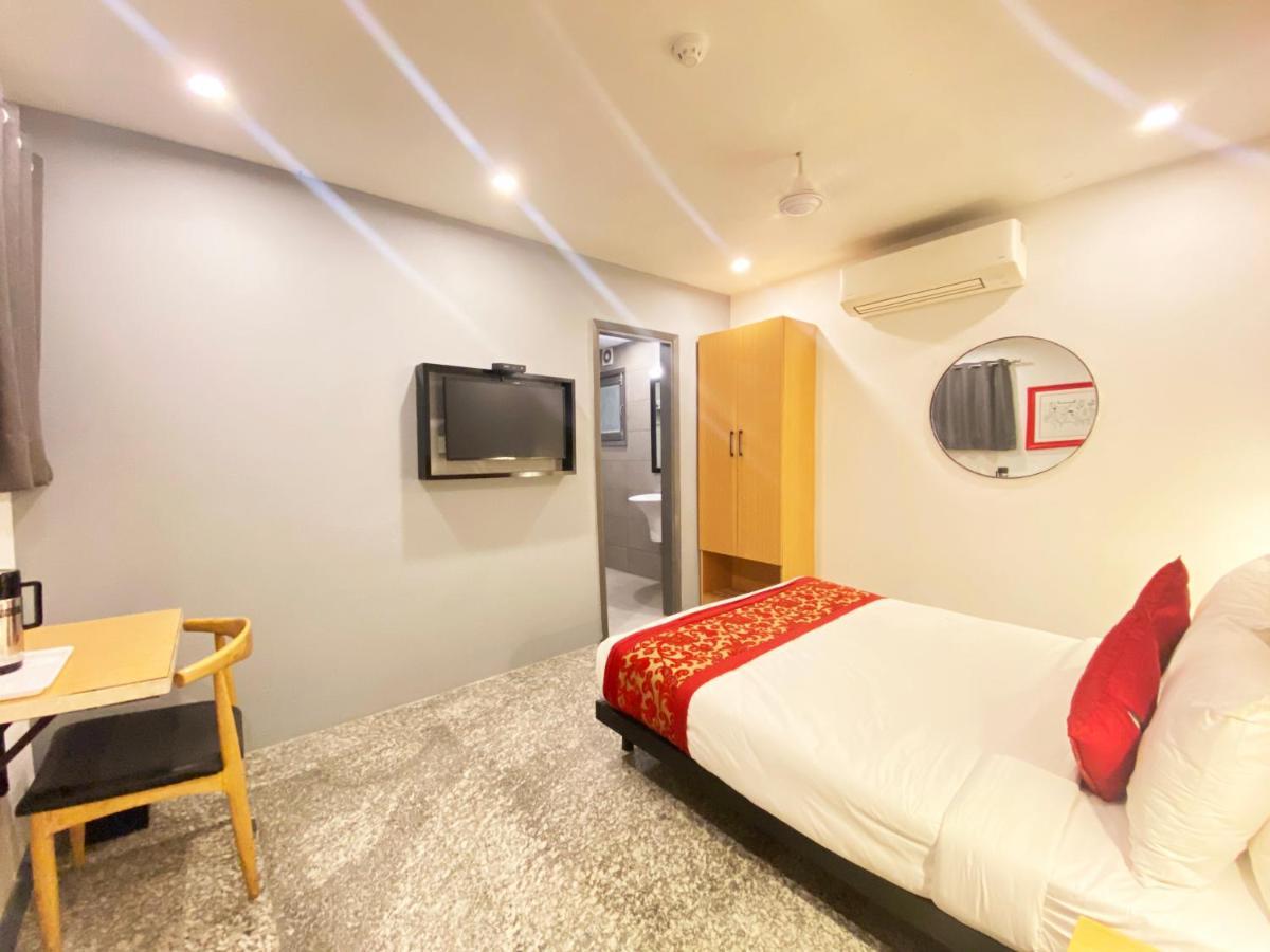 Hotel Golden Saffron By Qotel-Punjabi Bagh Нью-Делі Екстер'єр фото