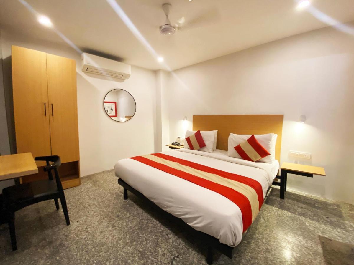 Hotel Golden Saffron By Qotel-Punjabi Bagh Нью-Делі Екстер'єр фото