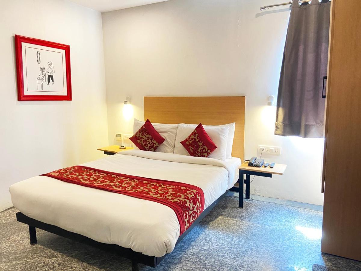Hotel Golden Saffron By Qotel-Punjabi Bagh Нью-Делі Екстер'єр фото