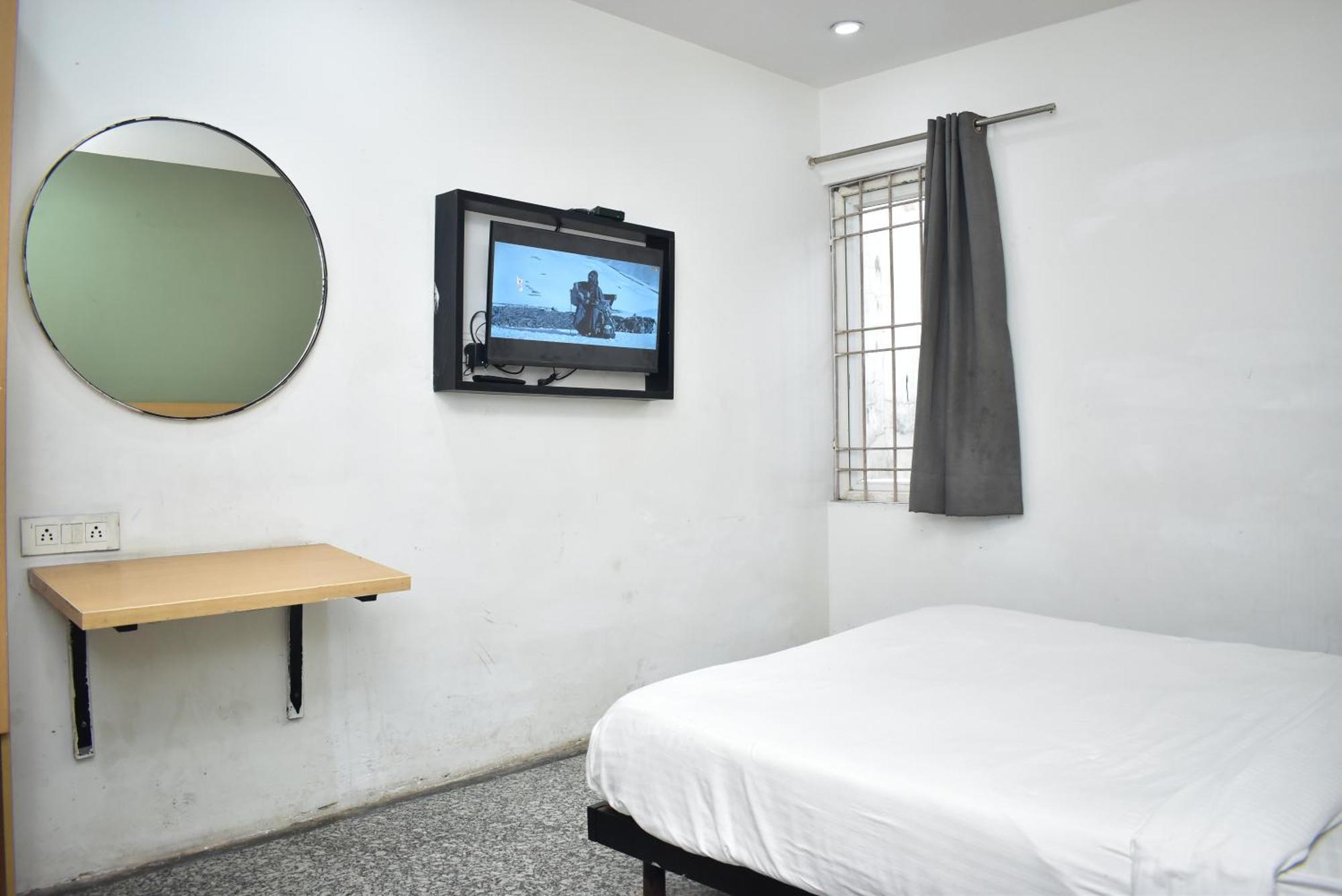 Hotel Golden Saffron By Qotel-Punjabi Bagh Нью-Делі Екстер'єр фото