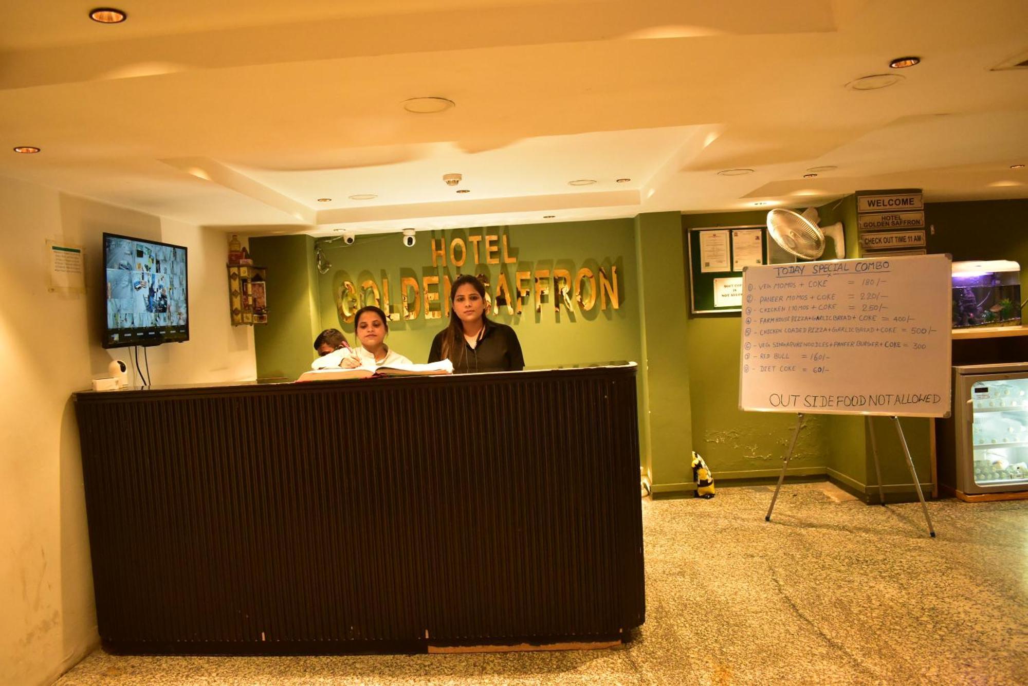 Hotel Golden Saffron By Qotel-Punjabi Bagh Нью-Делі Екстер'єр фото