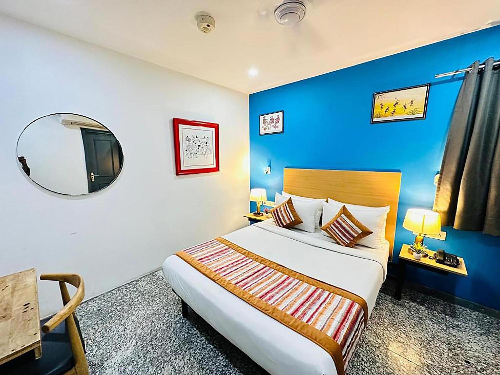 Hotel Golden Saffron By Qotel-Punjabi Bagh Нью-Делі Екстер'єр фото